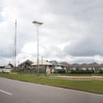 Solution d'éclairage solaire sur une route au Nigéria