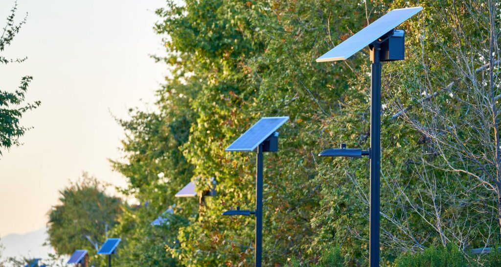 Lampadaire solaire d'une piste cyclable a Greenway Whittier
