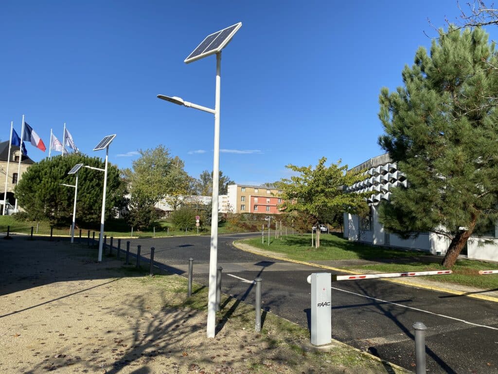 Eclairage public solaire d'une école ENSAP à Talence