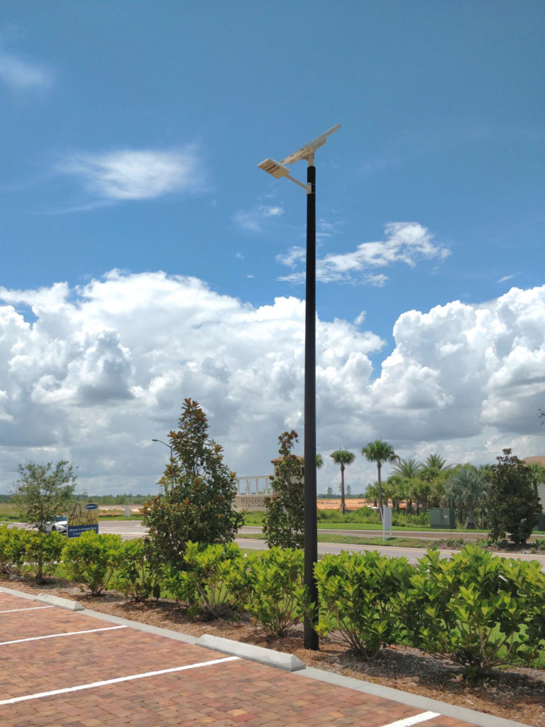 Eclairage solaire autonome sur les routes de Longboat Key, Floride