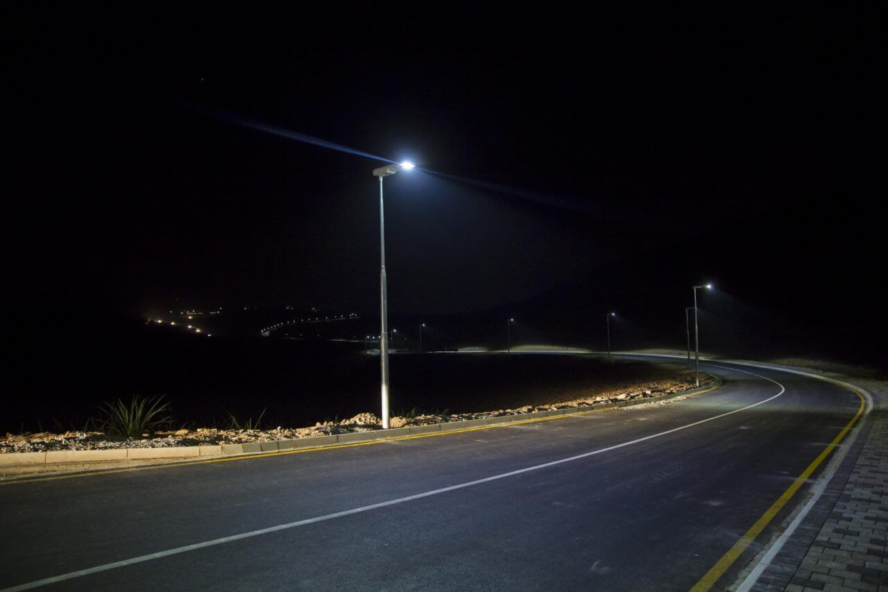Éclairage solaire des routes à Renishaw Hills