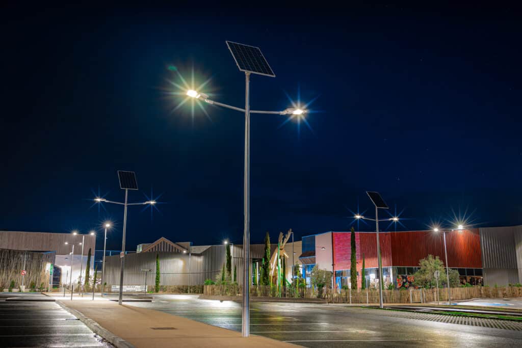 Eclairage solaire haute tension parking centre commercial E.Leclerc Langon