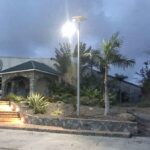 Éclairage solaire de secours à l'entrée de l'école Gift Hill, Iles Vierges américaines