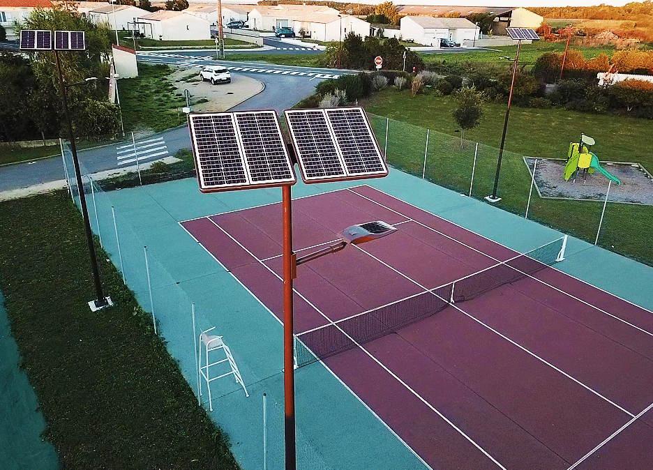 Eclairage solaire avec UP4 pour un terrain de tennis à Beauvoir-sur-Niort, France