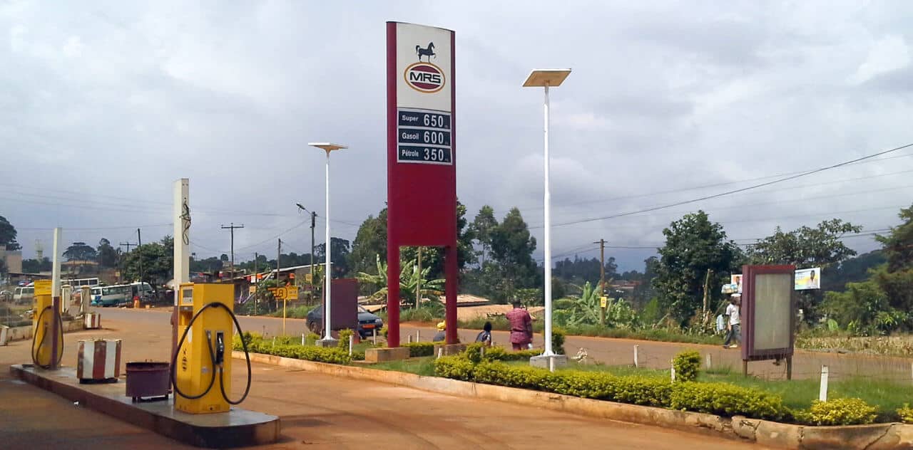 Eclairage public solaire de sécurité d'une station service à Bemenda, Cameroun