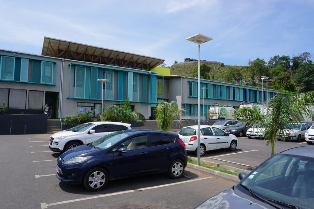 lampadaire iSSL MAxi Area Sunna design pour éclairage parking à Mayotte en France